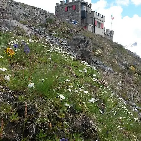 Rifugio Garibaldi Hotel *