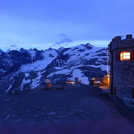 Rifugio Garibaldi Otel